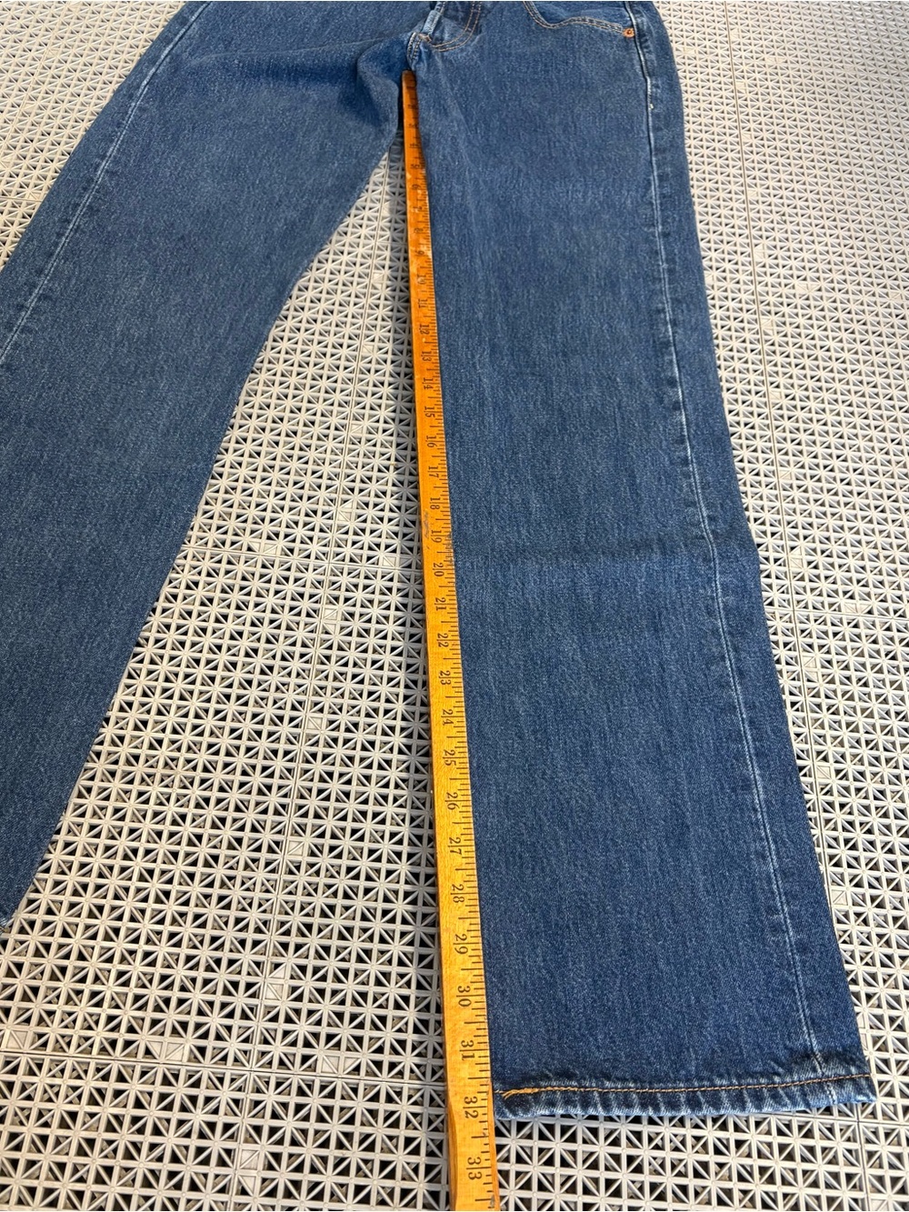 Vintage Levi’s 501 Dark Wash Button-Fly Blue Jeans - Y2K - Picture 9 of 11